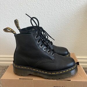 Dr Martens Bex 6 Eye Smooth Black Leather Ankle Boot Like New Condition